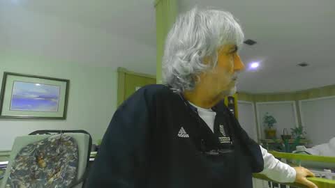 Snapshot of chuck354139 chatting on 01-10-25, 03:39 chuck354139 online show from 01-10-25, 03:39