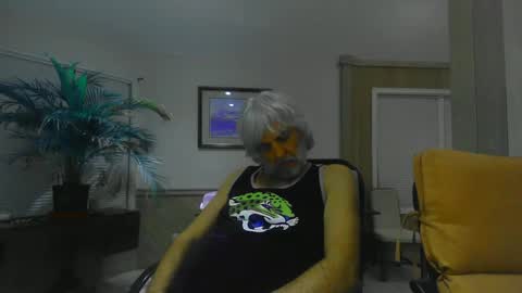 Snapshot of chuck354139 chatting on 01-12-25, 07:53 chuck354139 online show from 01-12-25, 07:53