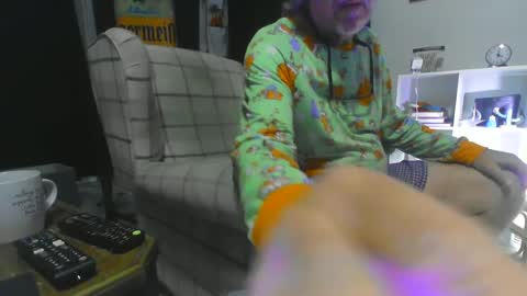 Snapshot of chuck354139 chatting on 02-01-25, 09:00 chuck354139 online show from 02-01-25, 09:00