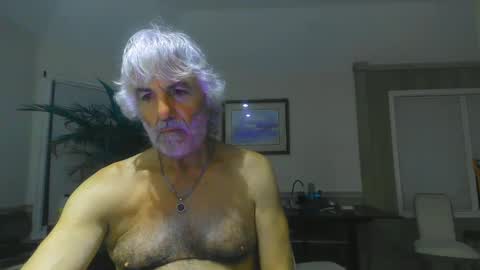 Snapshot of chuck354139 chatting on 02-13-25, 01:40 chuck354139 online show from 02-13-25, 01:40