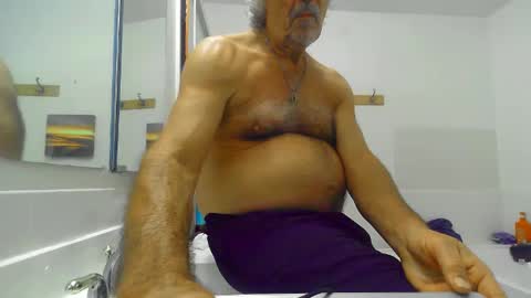 Snapshot of chuck354139 chatting on 02-16-25, 05:26 chuck354139 online show from 02-16-25, 05:26