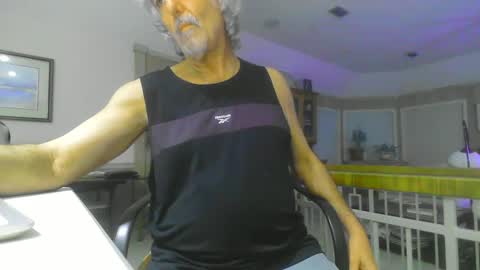 Snapshot of chuck354139 chatting on 03-11-25, 08:09 chuck354139 online show from 03-11-25, 08:09