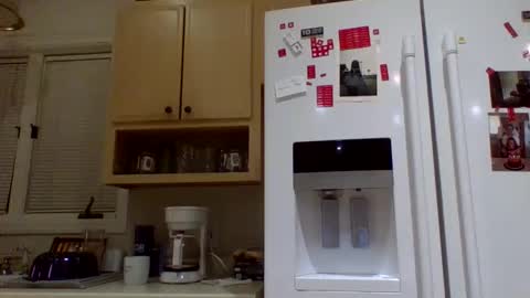 Snapshot of chuck354139 chatting on 09-17-25, 02:35 chuck354139 online show from 09-17-25, 02:35