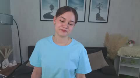 Snapshot of ciaragately chatting on 04-02-26, 11:52 My name is Mia hello everyone online show from 04-02-26, 11:52