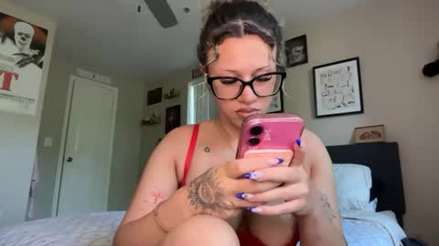 Snapshot of cici1900 chatting on 07-13-26, 03:37 cici1900 online show from 07-13-26, 03:37