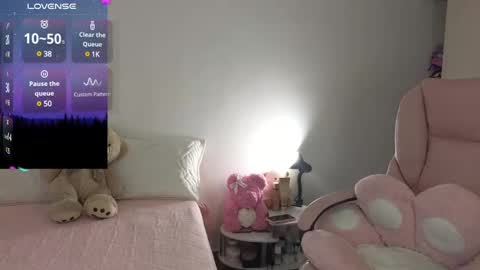 Snapshot of cielo_18d chatting on 12-26-24, 03:38 Mia online show from 12-26-24, 03:38