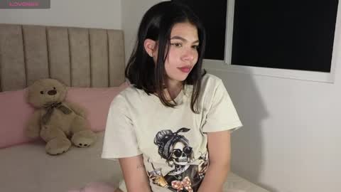 Snapshot of cielo_18d chatting on 04-30-26, 05:25 Mia online show from 04-30-26, 05:25