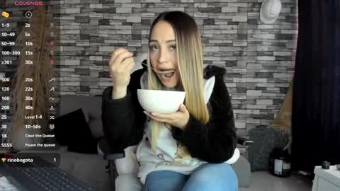 Snapshot of ciindy_lovee chatting on 10-03-25, 03:09 Ciindy Lovers online show from 10-03-25, 03:09