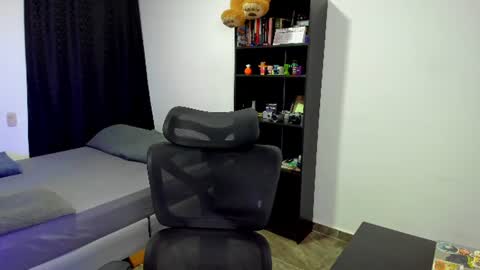 Snapshot of cinamon_kingdom chatting on 06-11-26, 02:11 Luna and Sebas online show from 06-11-26, 02:11