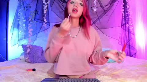 Snapshot of cinderella_lewis chatting on 01-16-25, 12:23 Sofi Eva and Mey online show from 01-16-25, 12:23