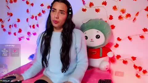 Snapshot of cinderella_lewis chatting on 02-14-25, 08:10 Sofi Eva and Mey online show from 02-14-25, 08:10