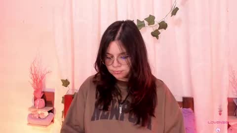 Snapshot of cinderella_lewis chatting on 02-19-25, 08:20 Sofi Eva and Mey online show from 02-19-25, 08:20