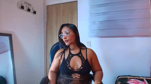 Snapshot of cindy_carter_ chatting on 12-15-25, 08:02 CINDY online show from 12-15-25, 08:02