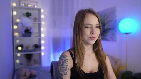 Snapshot of cindy_grey_ chatting on 10-27-25, 07:29 Cintybaby online show from 10-27-25, 07:29