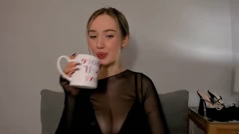 Snapshot of cindyprettywomen chatting on 10-23-25, 03:22 cindyprettywomen online show from 10-23-25, 03:22