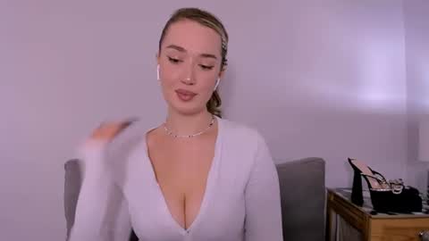 Snapshot of cindyprettywomen chatting on 12-15-25, 04:11 cindyprettywomen online show from 12-15-25, 04:11