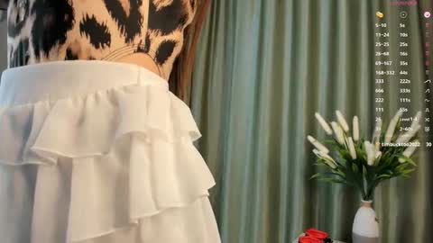 Snapshot of cindyreming01 chatting on 10-28-25, 06:39 indy online show from 10-28-25, 06:39