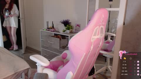 Snapshot of cinnabongirls chatting on 12-23-25, 03:26 Maddy online show from 12-23-25, 03:26