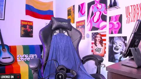 David     Independent Model online show from 12-25-24, 08:18