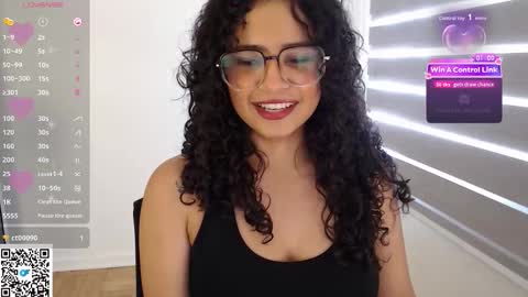 Snapshot of cinnamon_rosa chatting on 12-21-25, 07:21 Emma online show from 12-21-25, 07:21