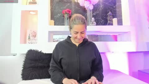 Snapshot of cinthya_mjs chatting on 05-16-26, 12:15 Cinthya online show from 05-16-26, 12:15