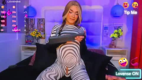 cinthya_walker1 online show from 04-14-26, 03:40