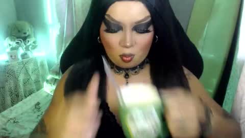 Snapshot of cj_parker69 chatting on 06-08-26, 02:34 QUEEN CESS online show from 06-08-26, 02:34