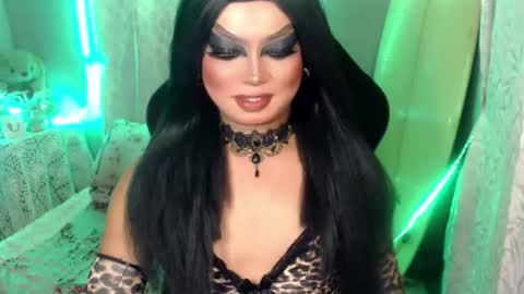Snapshot of cj_parker69 chatting on 06-15-26, 01:13 QUEEN CESS online show from 06-15-26, 01:13
