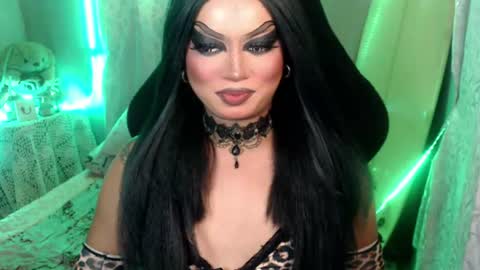 Snapshot of cj_parker69 chatting on 06-18-26, 02:21 QUEEN CESS online show from 06-18-26, 02:21