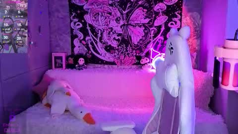 Snapshot of clairefaers chatting on 11-16-25, 06:13 Claire Faers online show from 11-16-25, 06:13