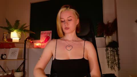 Snapshot of clairemathis chatting on 07-28-26, 08:52 Claire online show from 07-28-26, 08:52