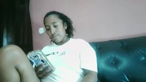 Snapshot of clarah0123 chatting on 06-01-26, 11:01 Clarah0123 online show from 06-01-26, 11:01