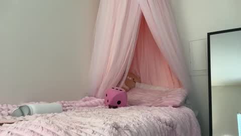 Clara online show from 04-18-26, 07:58