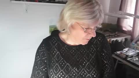 Snapshot of clarem chatting on 09-27-25, 01:05 clare nylons online show from 09-27-25, 01:05