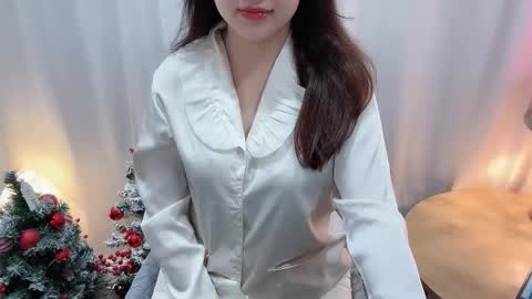 Snapshot of clari_yumi chatting on 11-26-25, 12:55 Clari online show from 11-26-25, 12:55