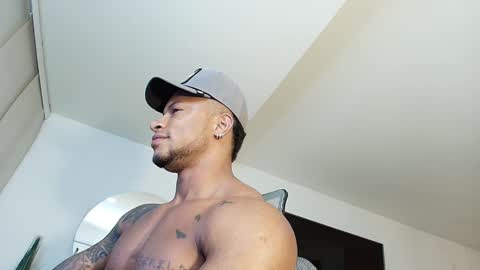 Snapshot of clark_strong chatting on 02-27-25, 02:42 clark_strong online show from 02-27-25, 02:42