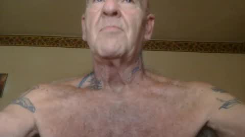 Snapshot of classic_rock_and_oldies chatting on 06-14-26, 10:34 Pizza online show from 06-14-26, 10:34