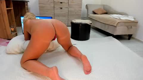 Snapshot of classy_medeeea chatting on 07-17-26, 02:40 Deea xxx online show from 07-17-26, 02:40