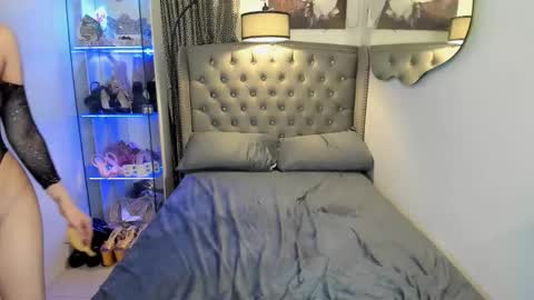 Snapshot of claudia_empress chatting on 10-18-25, 10:10 Naughty Claudia online show from 10-18-25, 10:10