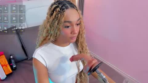 clauwdeen  wolf online show from 12-17-25, 08:48