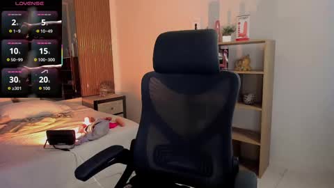 Cleo Adams online show from 10-09-25, 05:05