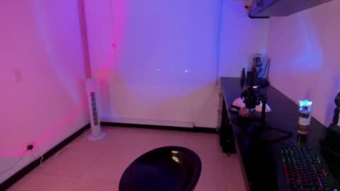 Snapshot of cleo_dblue chatting on 12-16-24, 06:32 online show from 12-16-24, 06:32