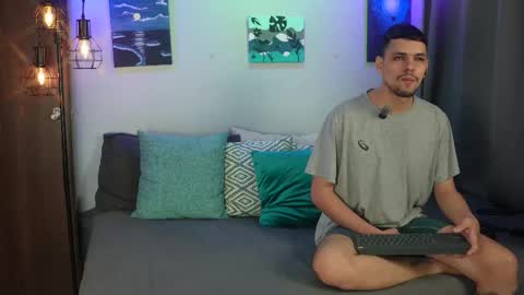 Snapshot of cleoanubis_ chatting on 01-14-26, 06:19 Girl Juliana and Federico online show from 01-14-26, 06:19