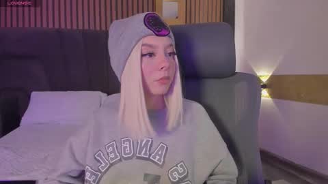 cleowhite_ online show from 09-26-25, 04:27