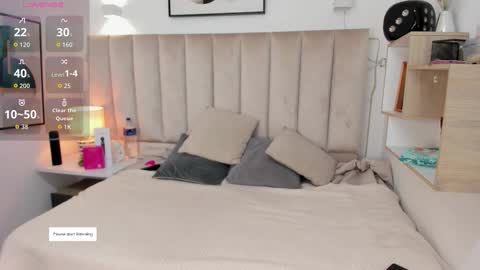 clhoe_johnson_ online show from 10-13-25, 12:38