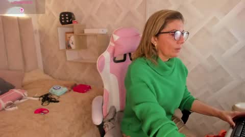 clhoe_johnson_ online show from 04-21-26, 12:11