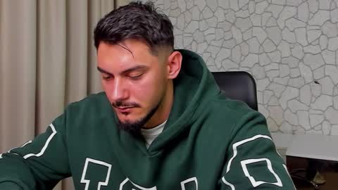 Snapshot of clintmasterss chatting on 11-06-25, 06:36 ClintMasterss online show from 11-06-25, 06:36