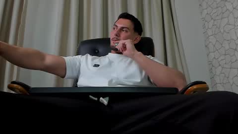 Snapshot of clintmasterss chatting on 05-17-26, 08:23 ClintMasterss online show from 05-17-26, 08:23