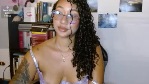 Snapshot of clitia_xx chatting on 11-06-25, 12:33 Clitia online show from 11-06-25, 12:33