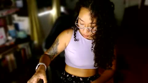 Snapshot of clitia_xx chatting on 04-19-26, 01:38 Clitia online show from 04-19-26, 01:38